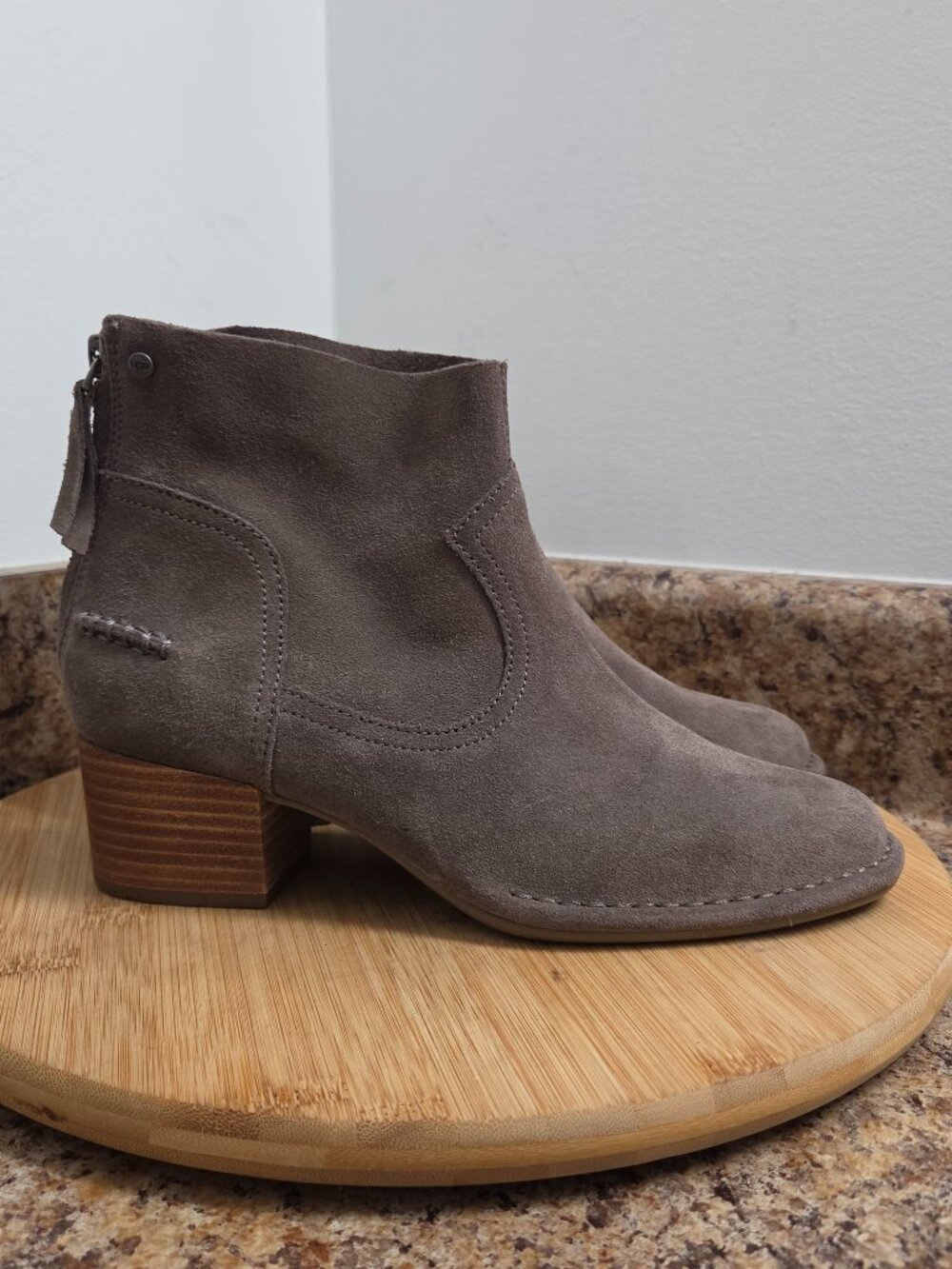 Ugg Bandara Womens Suede Block Heel Ankle Boots Size 7.5